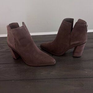 Vince Camuto Welland Sable Zipper Closure Pointed Toe Blocked Heel Boot Size 7.5
